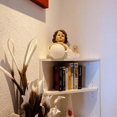 Frieda Hoellrigl Daire Sautens