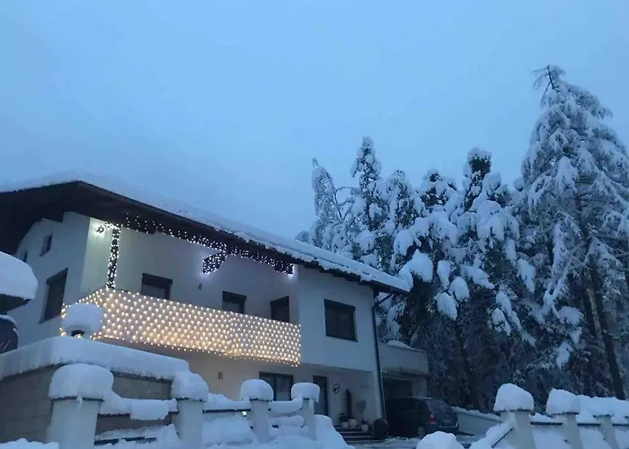 Frieda Hoellrigl شقة